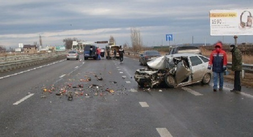 Под Краснодаром столкнулись два российских автомобиля