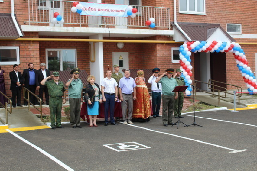 Военнослужащие Лабинска получили ключи от новых квартир