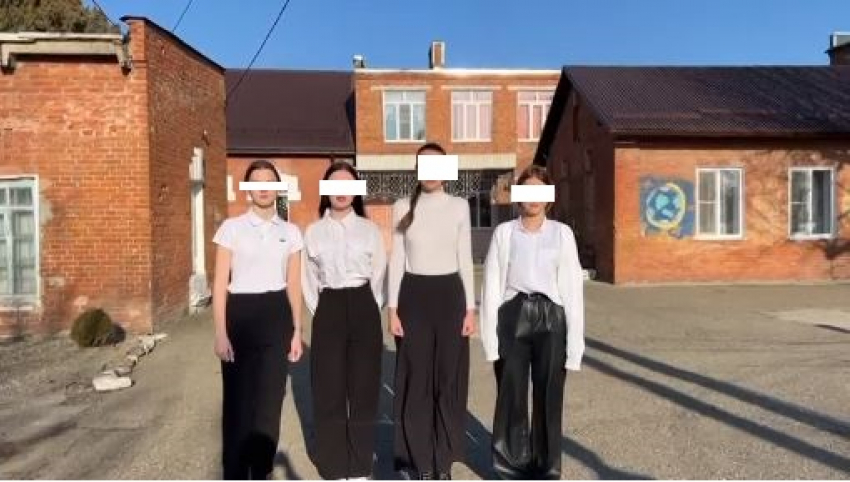 В Усть-Лабинске школьники просят вернуть учителя после публичной порки двух шестиклассников