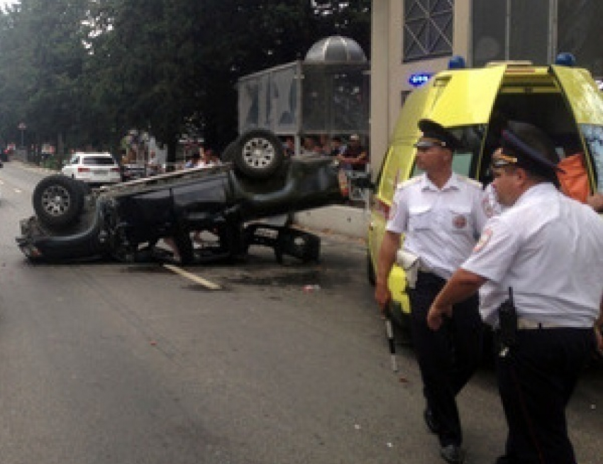 Водителем, который в Сочи перевернул «Мазду» на крышу, оказался 16-летний мальчик