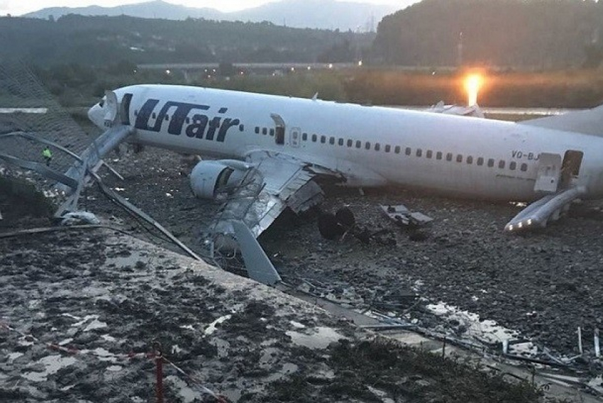 Пострадавшие при аварийной посадке самолета в Сочи намерены подать иски к UTair 