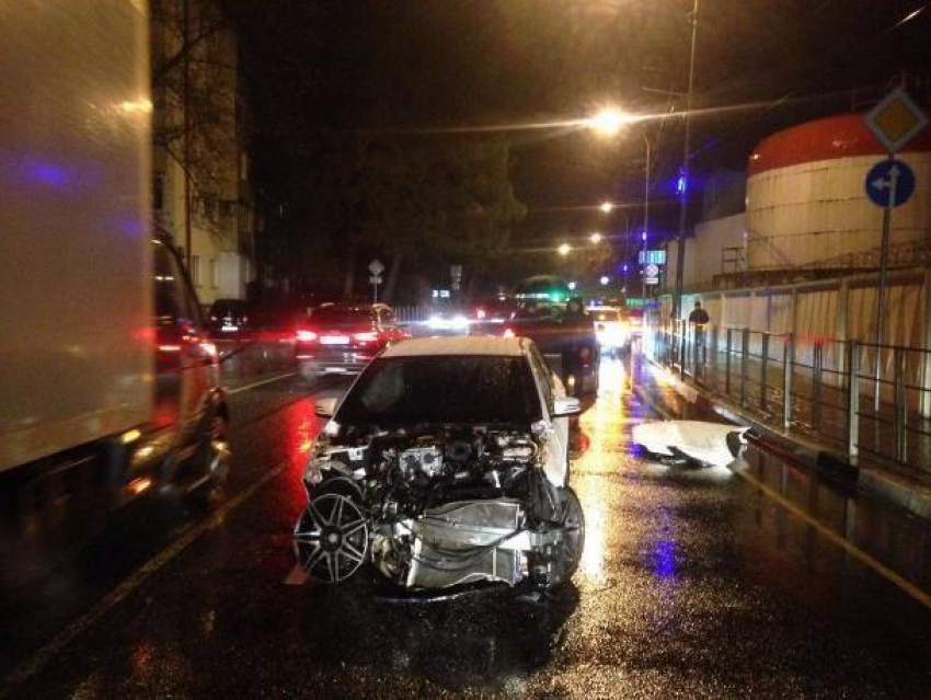В Сочи два человека госпитализированы в результате жесткого ДТП