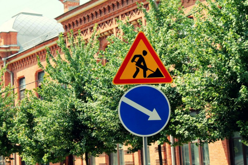  На улице Красной в Краснодаре частично перекрыли движение 