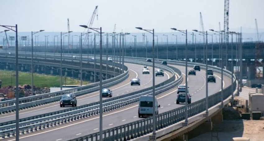  На подъезде к Крымскому мосту из-за ремонта дороги ограничат движение 
