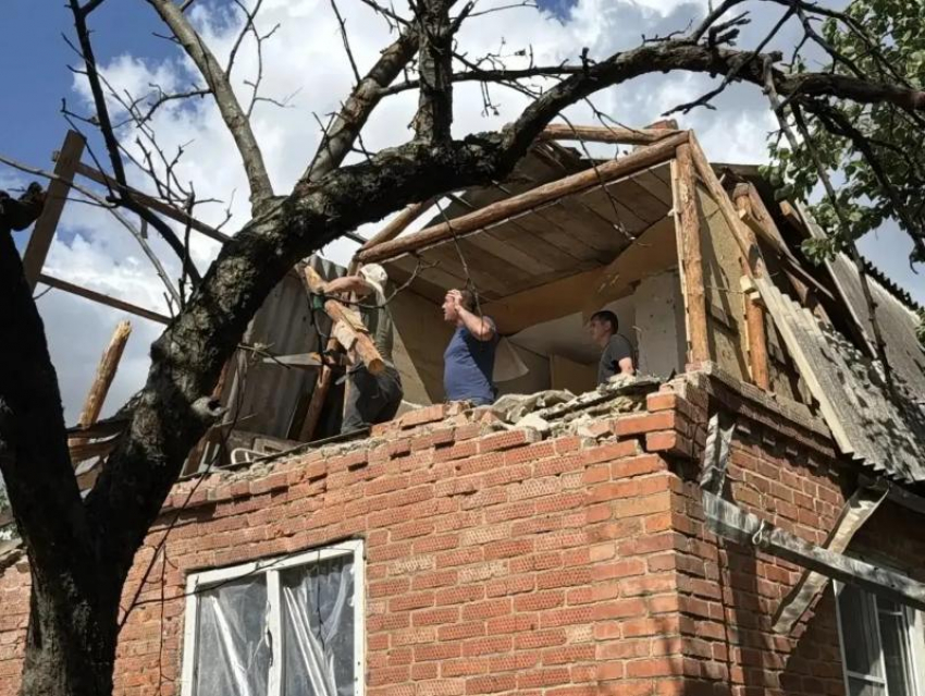Открытое горение на складах ликвидировано: последствия атаки БПЛА устраняют в Краснодаре  