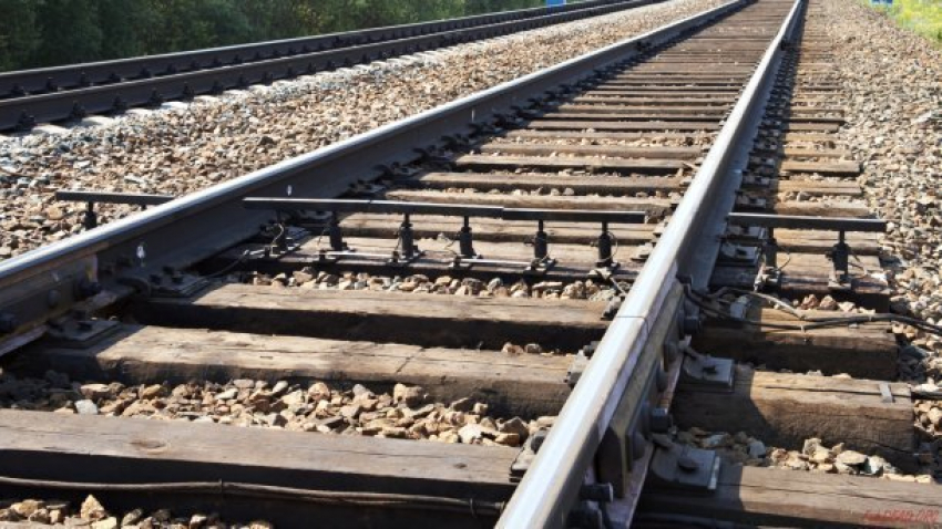  В Армавире товарный поезд сбил 40-летнюю женщину 