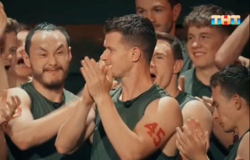 Певец и борец Торнике Квитатиани оценил взрывную силу кубанского бобслеиста Алексея Зайцева в шоу «Титаны» 