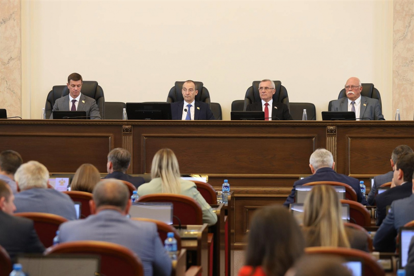 Кубанский парламент за 2024 год принял 244 закона 