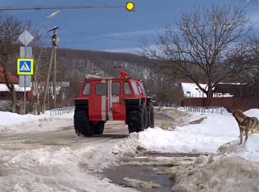 В Краснодарском крае 30 человек остались без жилья из-за снегопада 