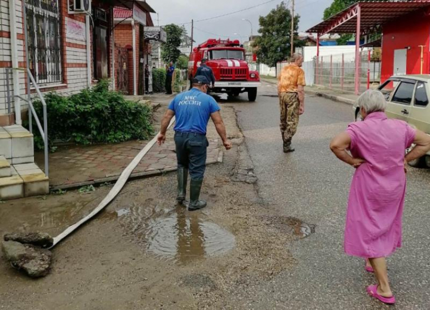 В Апшеронском районе продолжает действовать экстренное предупреждение