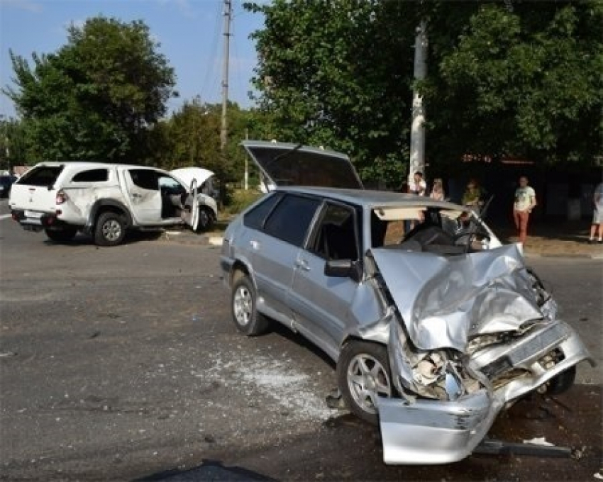 ДТП на Кубани: в Армавире столкнулись три автомобиля 