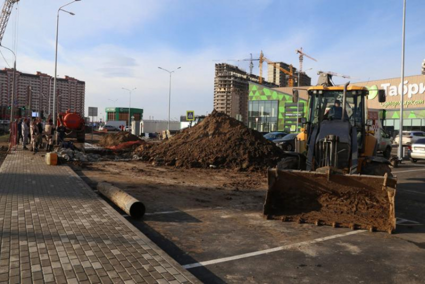 В Краснодаре на улице Петра Метальникова строят подземный пешеходный переход