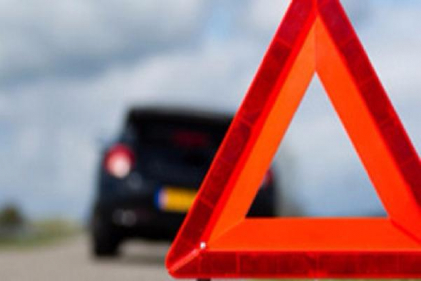 В Туапсе «Вольво» рухнуло в ров с водой