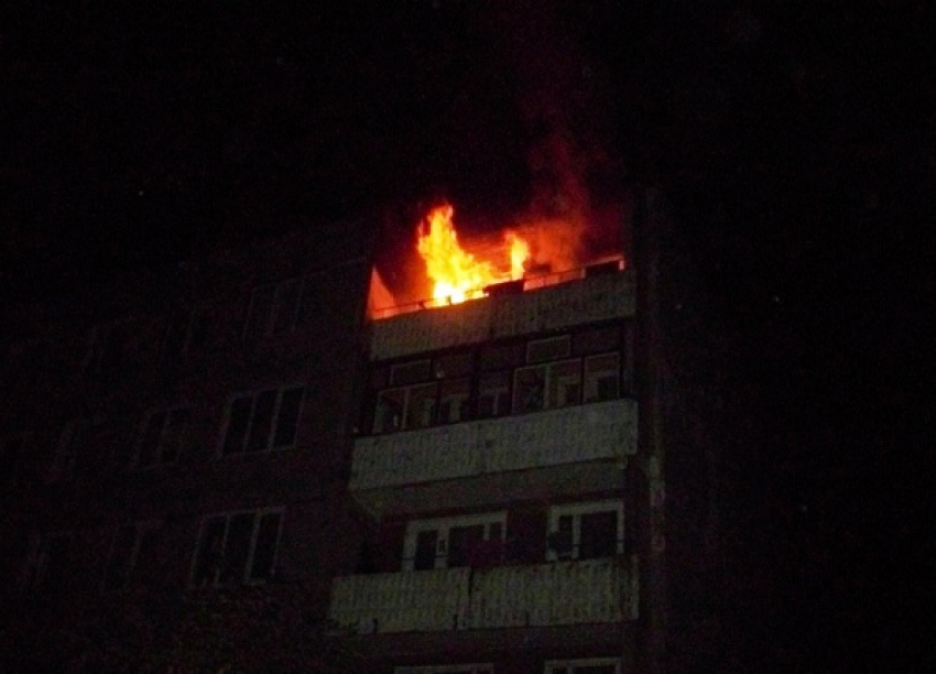 В Краснодаре из-за пиротехники сгорел балкон