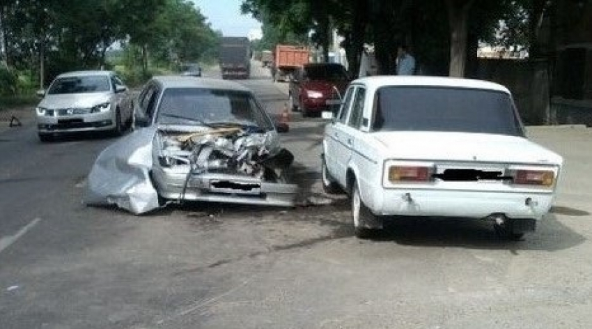 В Краснодаре в ДТП чудом выжил водитель искореженной «четырнадцатой» 