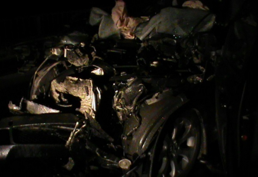 На Кубани BMW столкнулся с грузовиком, погиб 1 человек 