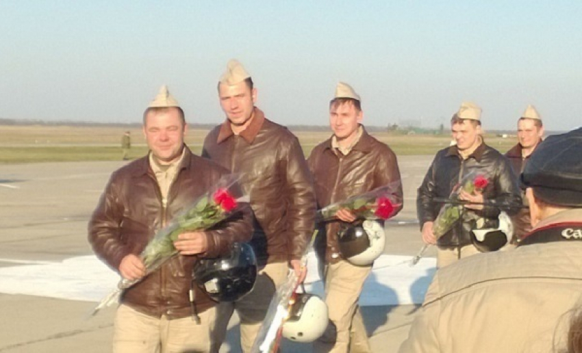 Кондратьев вручил памятные часы летчикам, вернувшимся из Сирии