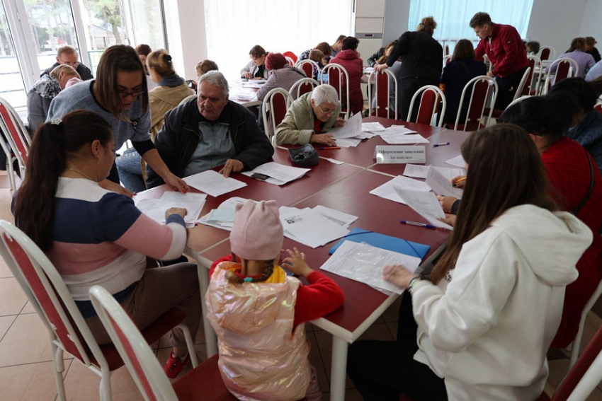 В Краснодарском крае 122 бюджетных млн помощи бедным направили на оплату отдыха детей ЛДНР и Украины