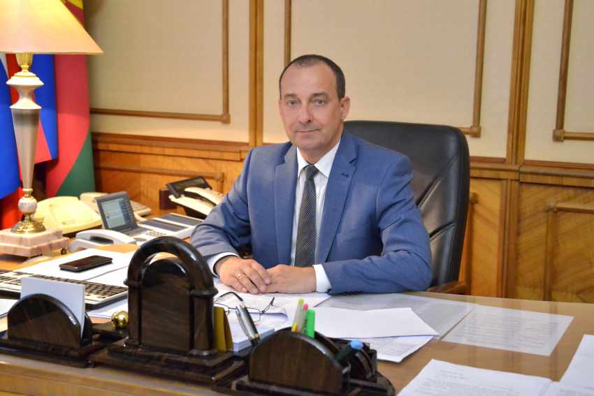 Сколько зарабатывает и чем владеет спикер Заксобрания Кубани Юрий Бурлачко 