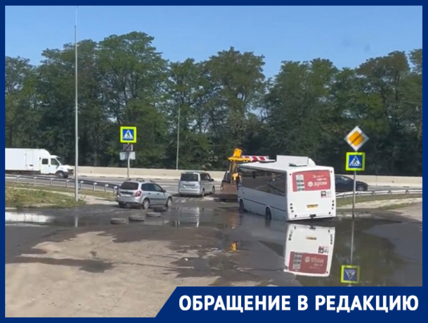 Единственный выезд из поселка под Краснодаром превратился в полосу препятствий