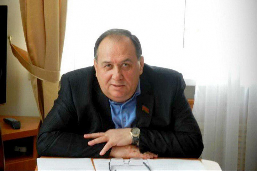 ЕР и СК Кубани второй день не могут прокомментировать информацию об обысках у депутата ЗСК Николая Кравченко