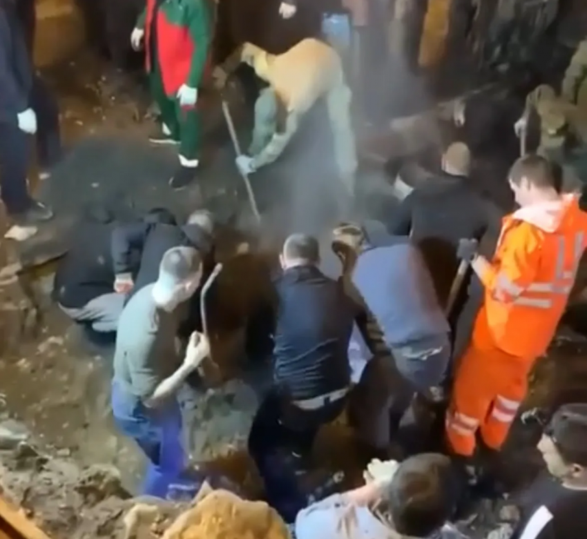 Под руинами дома в Туапсе второй день ищут девочку: что известно