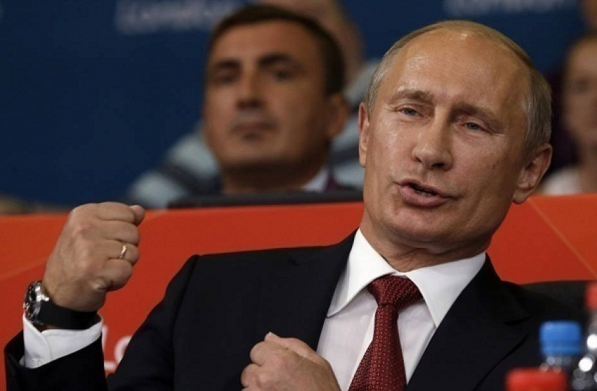 Путин наградил победителя «Формулы-1» в Сочи