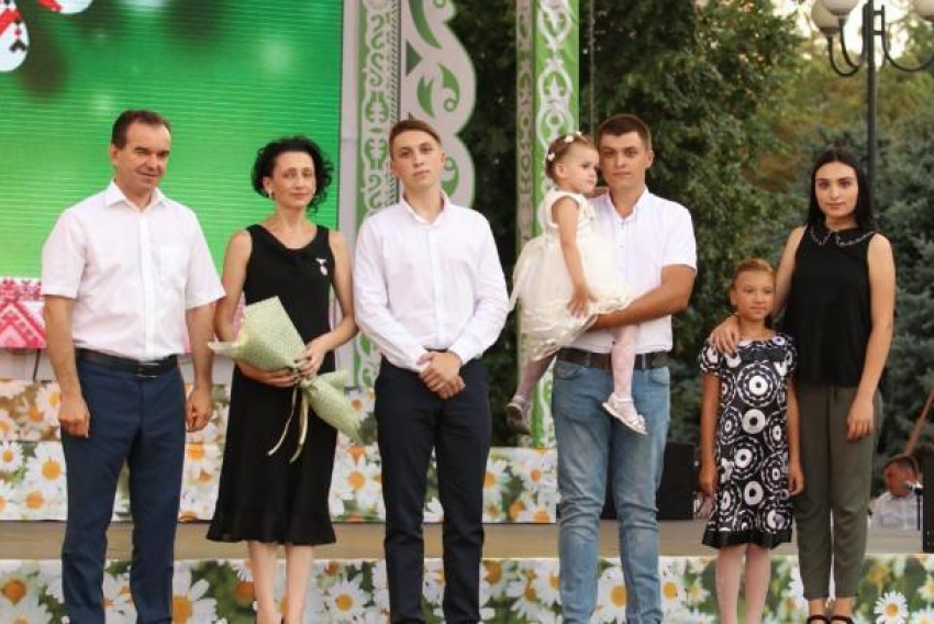 Кубань живет как одна большая дружная семья, - губернатор региона Вениамин Кондратьев