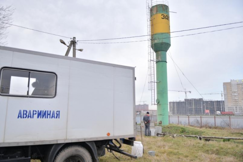 В районе Западного Обхода Краснодара начали чистить водовод от канализационных стоков