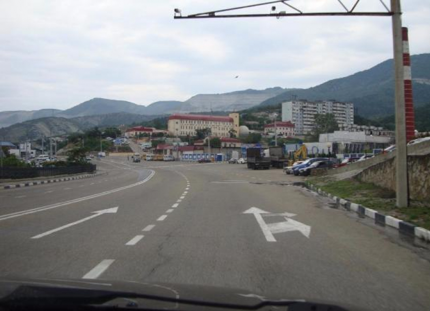 На въезде в Новороссийск на несколько часов перекроют движение