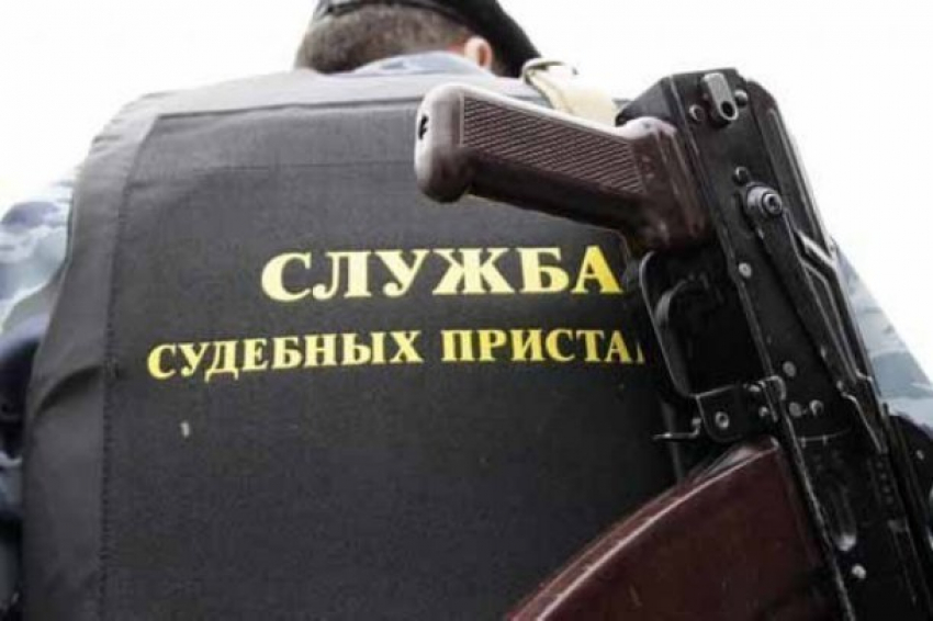  Судебные приставы с адвокатом вымогали с алиментщика взятку в Краснодаре 