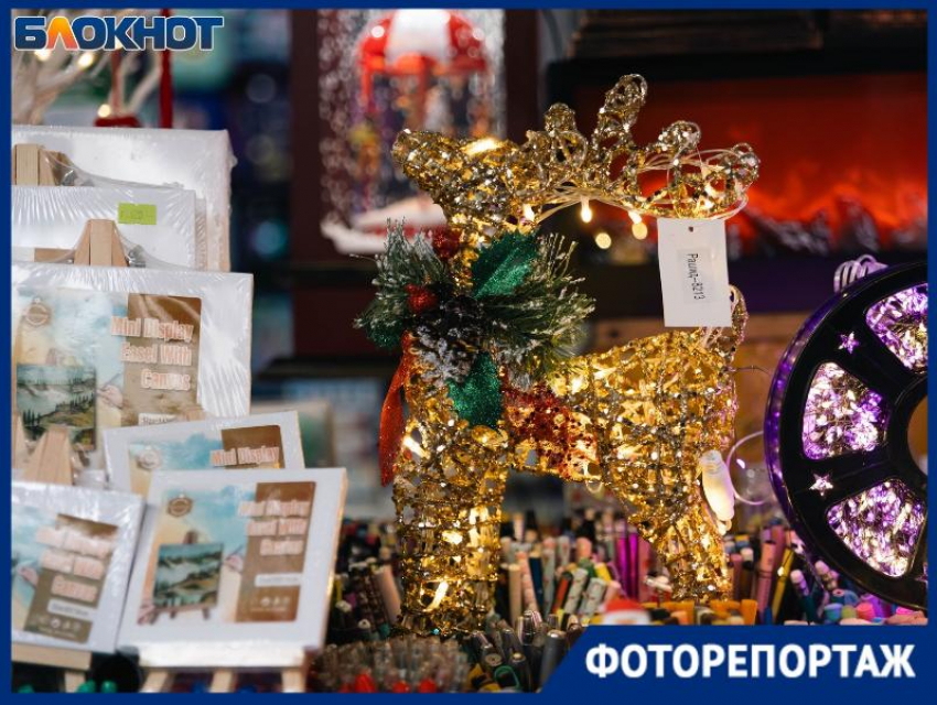 Фонарики, Снегурочки и бантики: обзор новогодней ярмарки в Краснодаре  