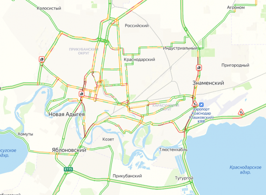 Краснодар встал в восьмибалльные пробки из-за поиска вооруженного преступника 