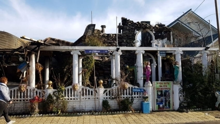 В Геленджике в сгоревшем дотла доме располагался мини-зоопарк 