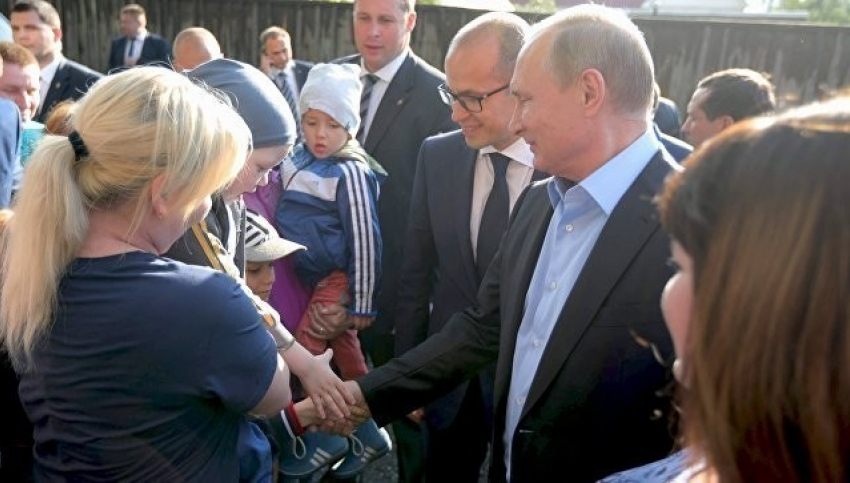 Владимир Путин встретился в Сочи с женщиной, которой подарил путевку на курорт