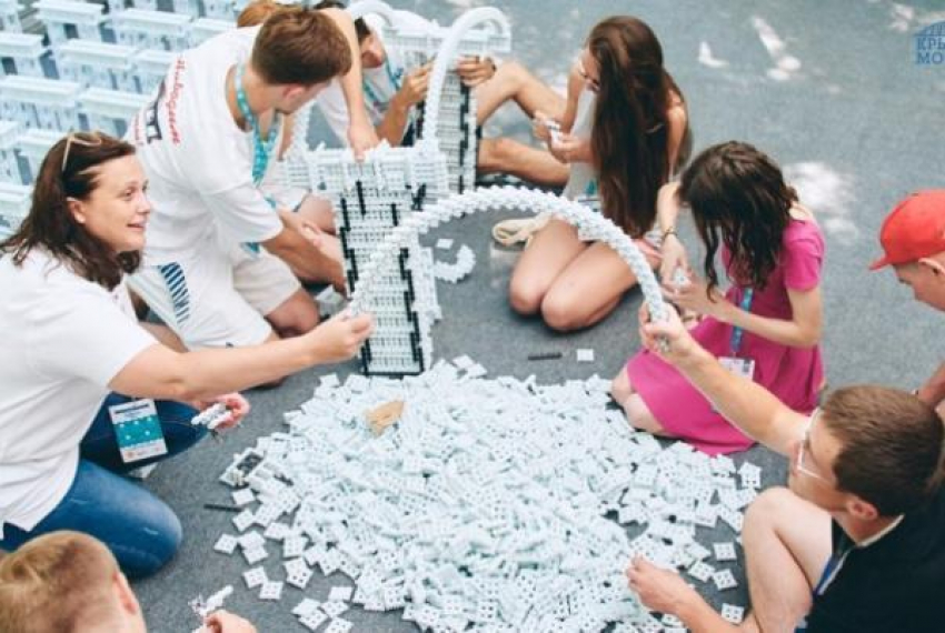 Студенты собрали макет Крымского моста