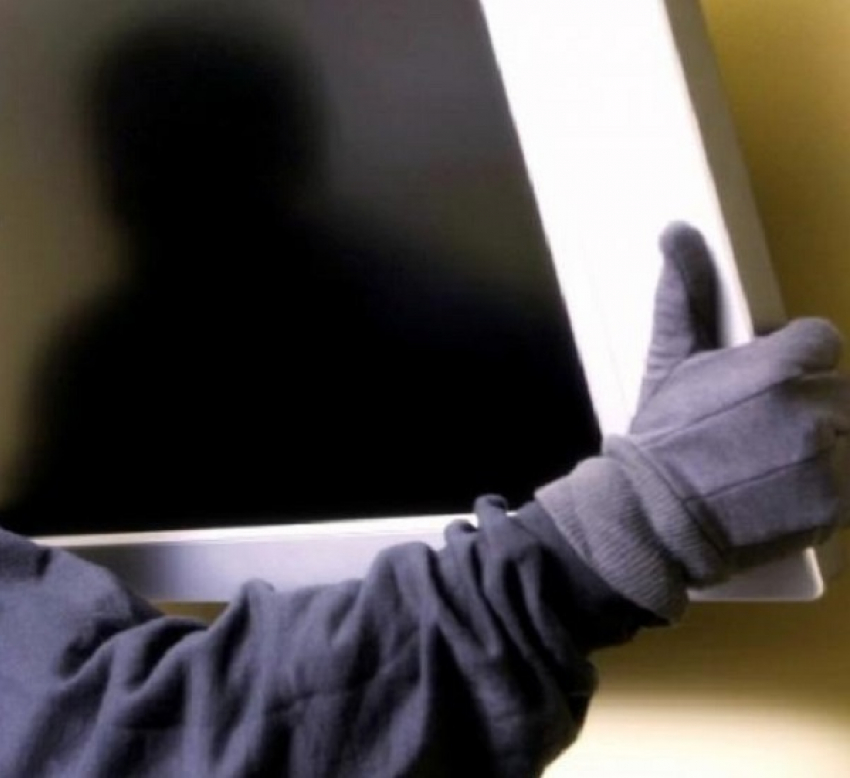 Из-за долгов у жителя Краснодара отобрали телевизор