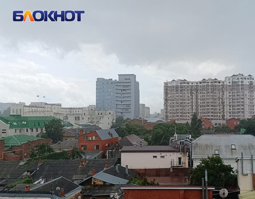 Краснодар накрыл грозовой ливень