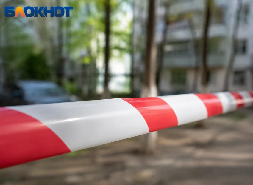 Дрон ВСУ взорвался у многоэтажки в Севастополе и покалечил троих 