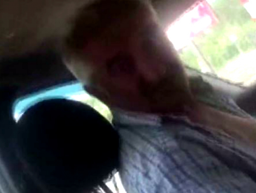 Скандал в Сочи: эксцентричный таксист обругал матом клиентку и стал «героем» соцсетей