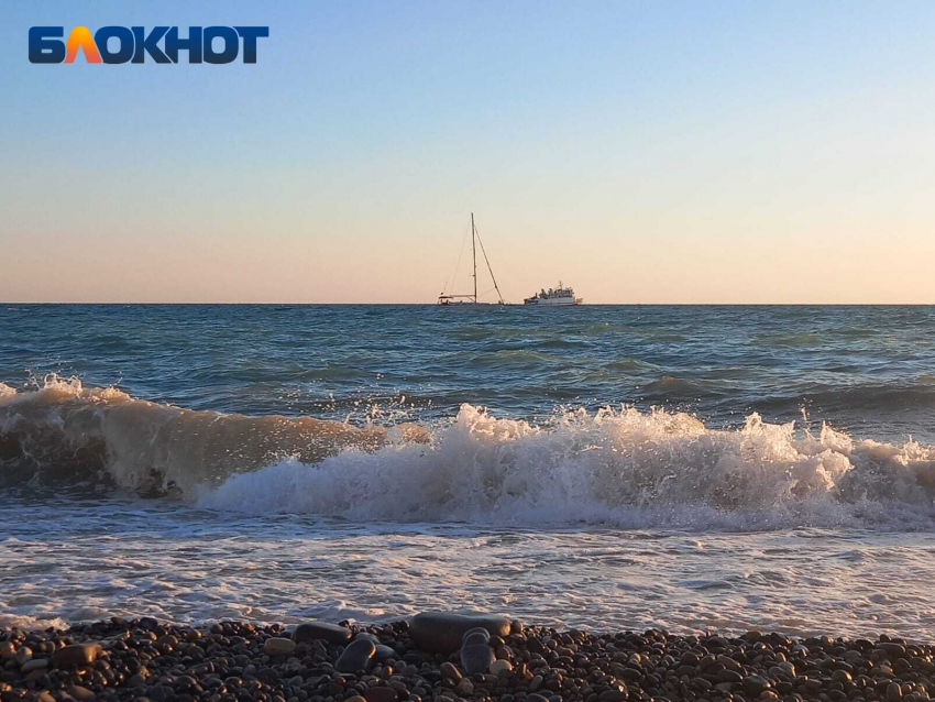 Трёхметровые волны обрушатся на побережье Краснодарского края