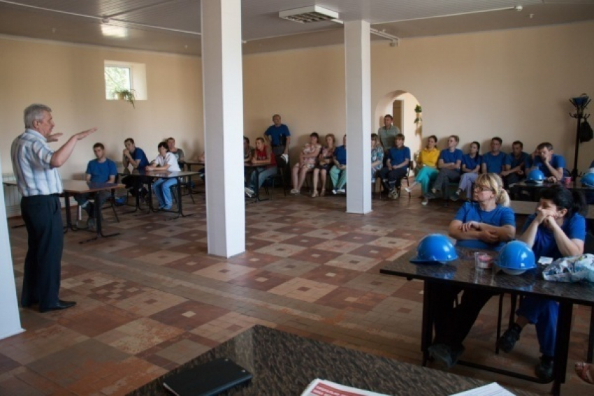 Коммунисты-депутаты встретились с рабочими элеватора в станице Тбилисской