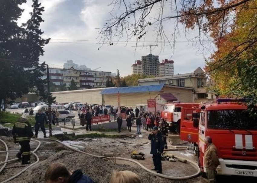 Деньги и тонны гумпомощи собрали в Сочи для погорельцев