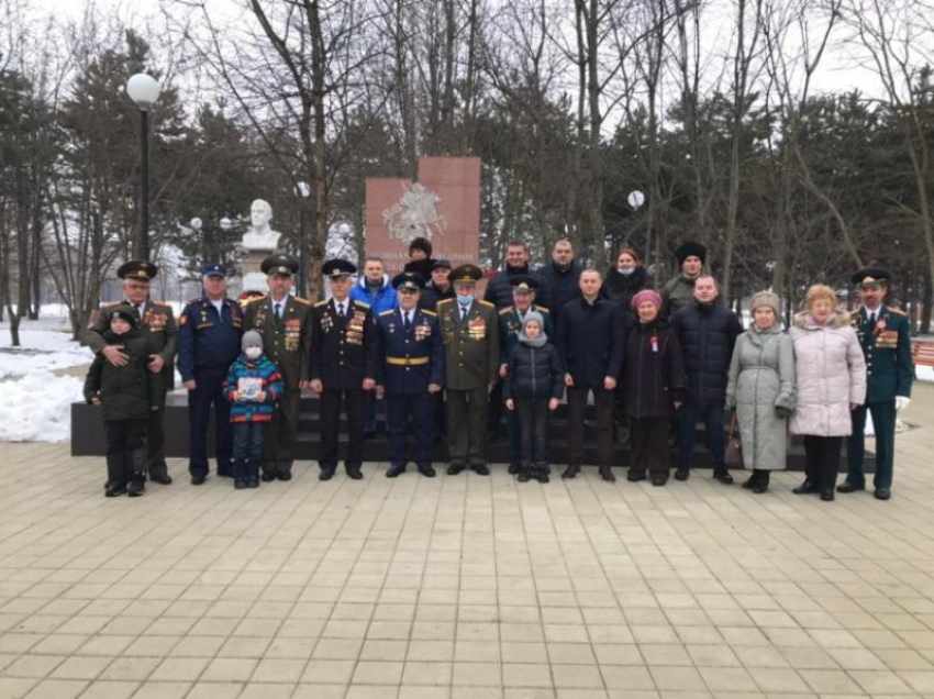 Депутат Гордумы Краснодара Андрей Анашкин поздравил ветерана с Днем защитника Отечества