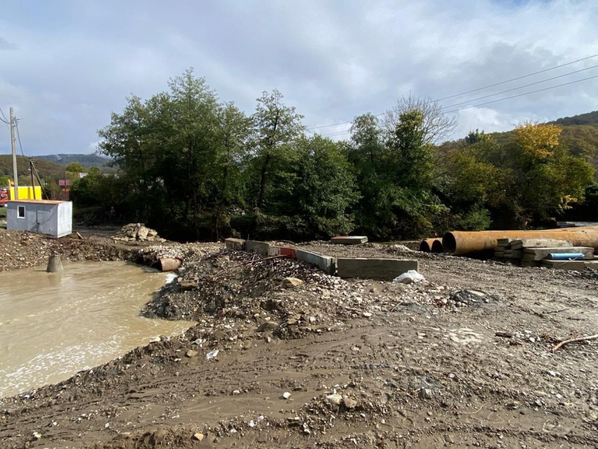 Дожди размыли переправу и подтопили курортный посёлок на Кубани