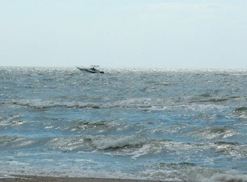 В Анапе людей унесло в море