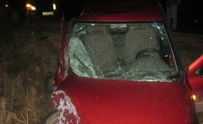 В Темрюкском районе иномарка влетела в припаркованную у обочины «Ладу»