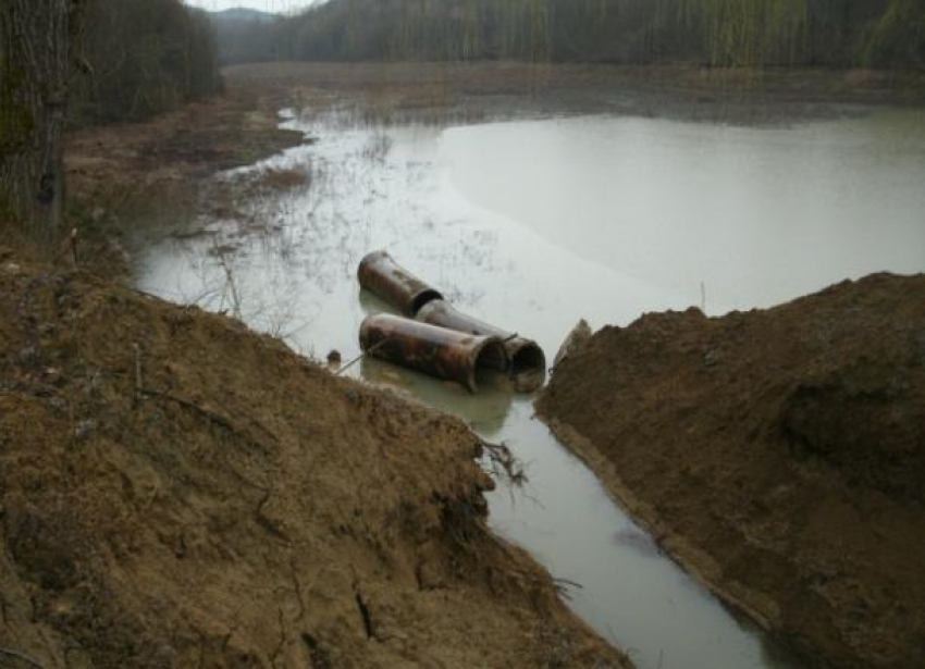 Дно озера Горячего Ключа продали местному чиновнику