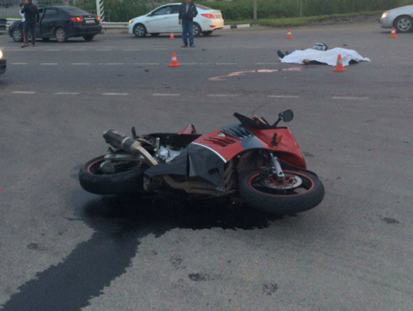 В Краснодаре в жутком ДТП с участием дамы за рулем погиб мотоциклист