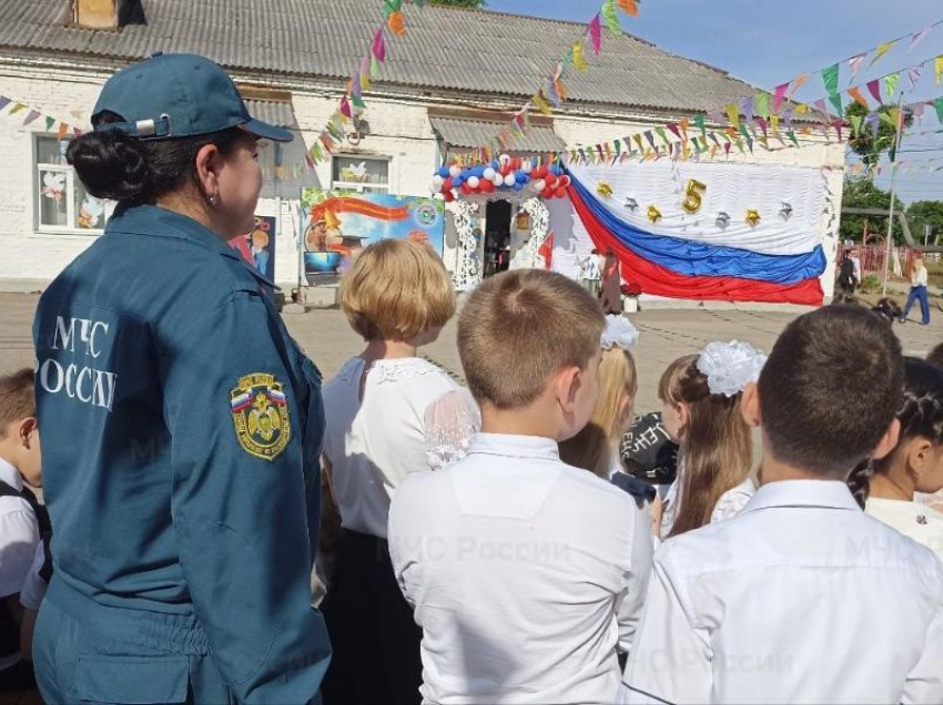 Алгоритм действий в случае ЧП на последних звонках дали в МЧС Кубани